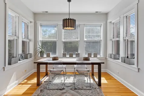 4450 North Beacon Street Chicago IL 60640