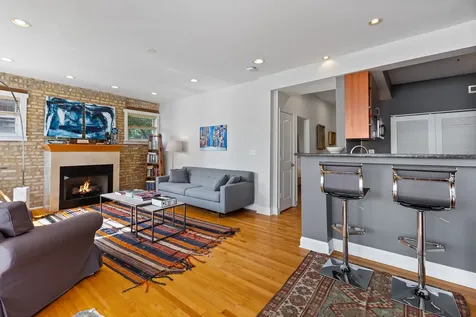 4450 North Beacon Street Chicago IL 60640