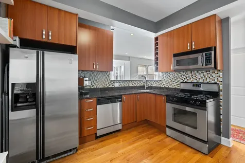 4450 North Beacon Street Chicago IL 60640