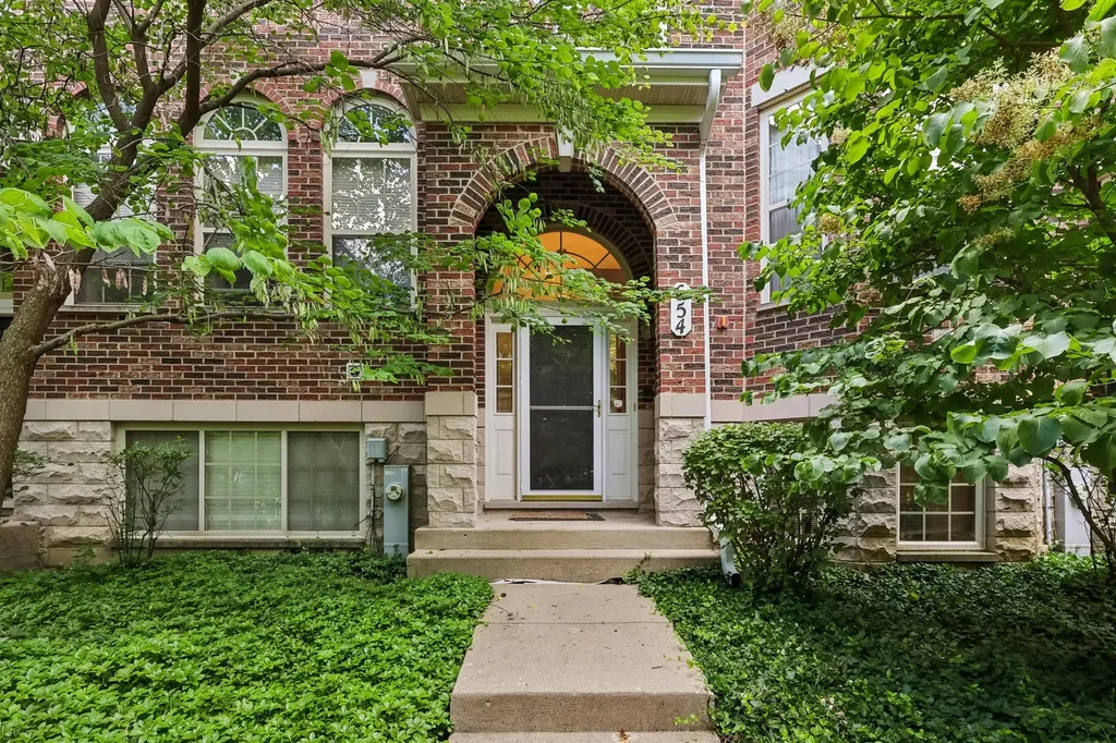 654 Astor Lane Wheeling IL 60090