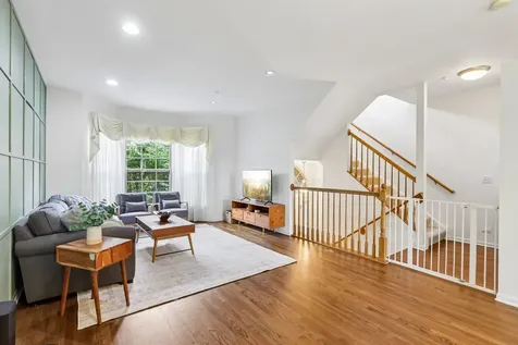 654 Astor Lane Wheeling IL 60090