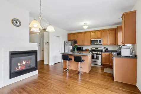 654 Astor Lane Wheeling IL 60090