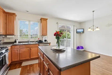 654 Astor Lane Wheeling IL 60090