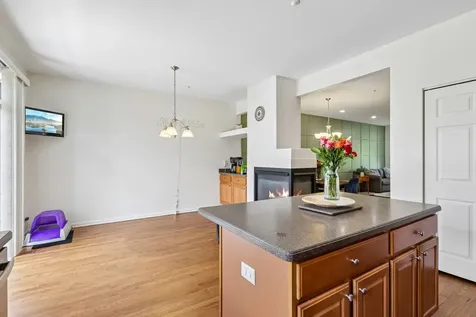 654 Astor Lane Wheeling IL 60090