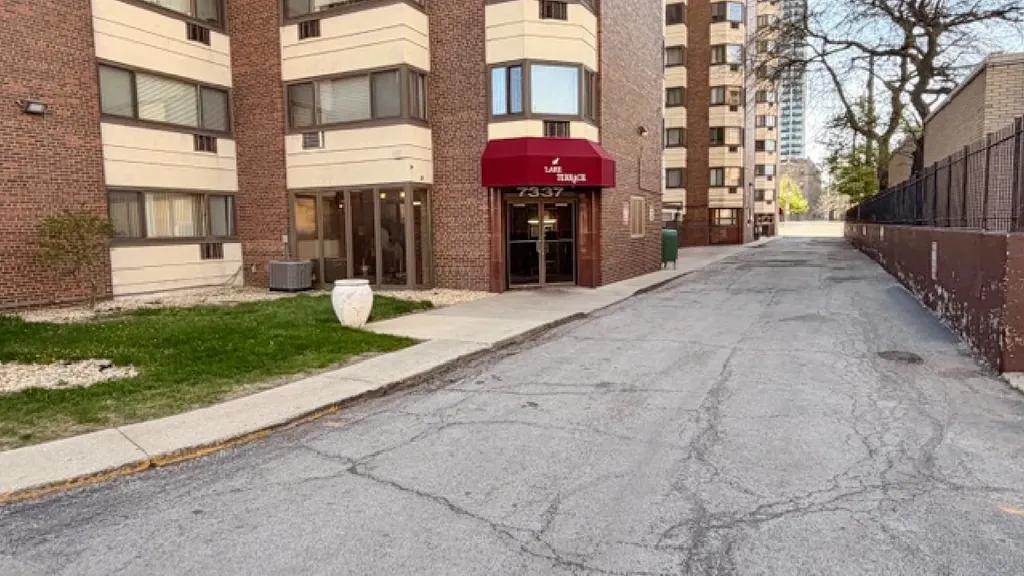 7337 South South Shore Drive Chicago IL 60649