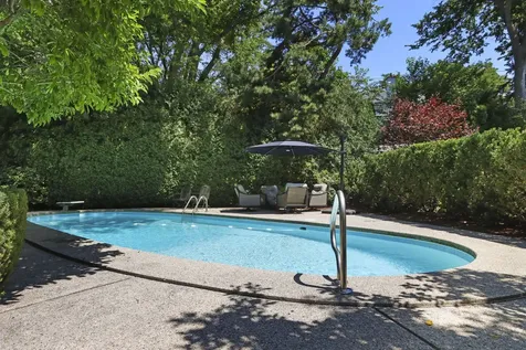 1434 Woodhill Drive Northbrook IL 60062
