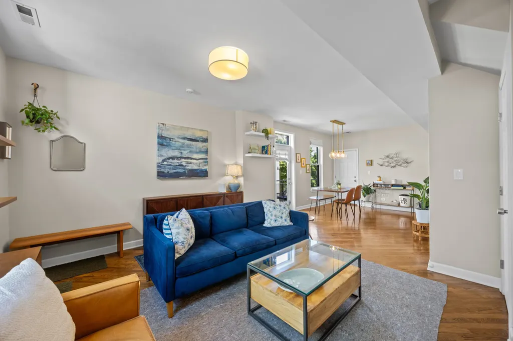 1920 West Dickens Avenue Chicago IL 60614