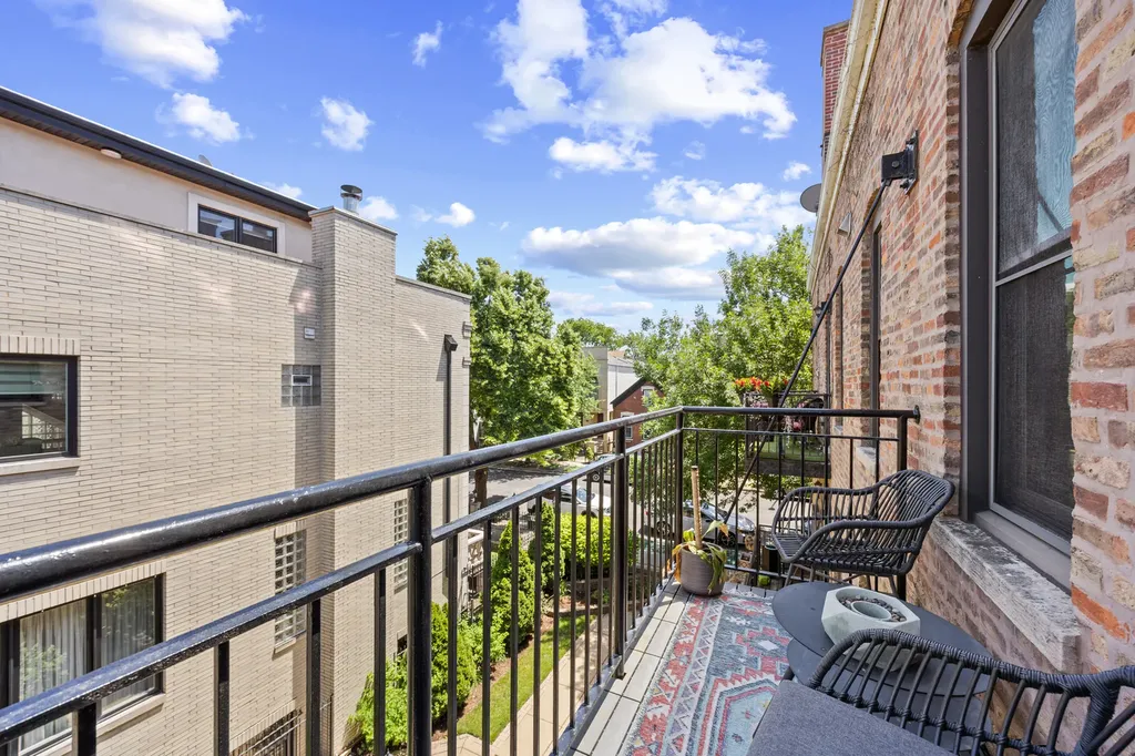1920 West Dickens Avenue Chicago IL 60614