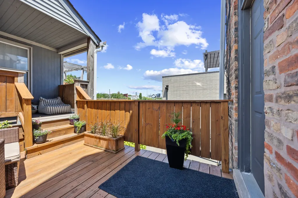 1920 West Dickens Avenue Chicago IL 60614