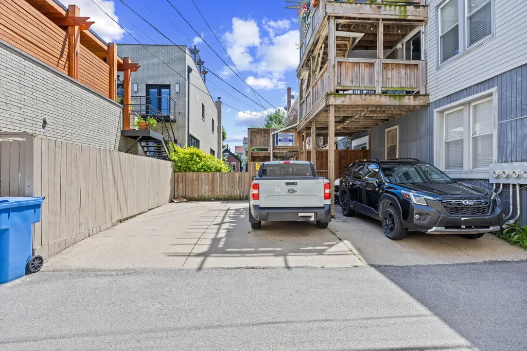 1920 West Dickens Avenue Chicago IL 60614