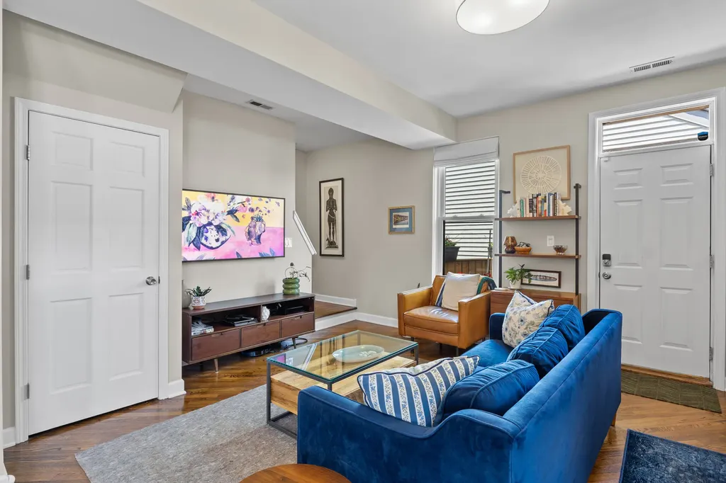 1920 West Dickens Avenue Chicago IL 60614