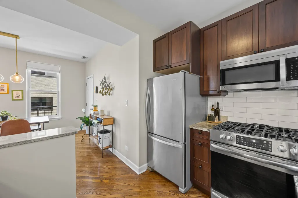 1920 West Dickens Avenue Chicago IL 60614