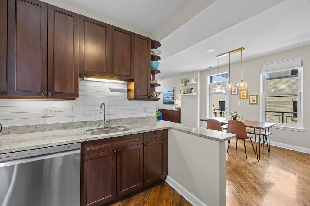 1920 West Dickens Avenue Chicago IL 60614