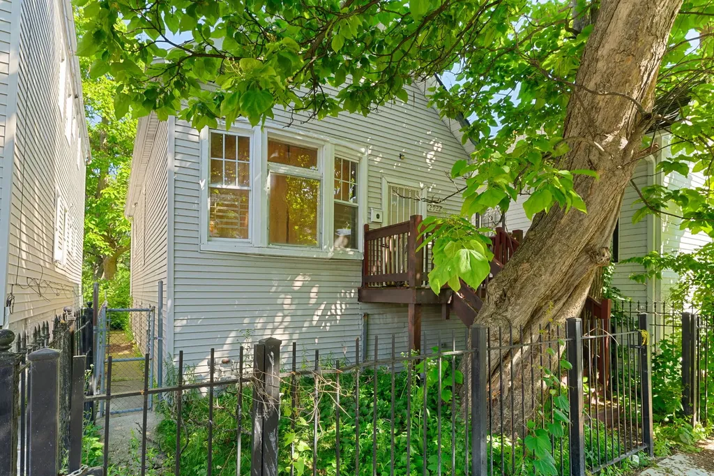 2922 East 78th Place Chicago IL 60649