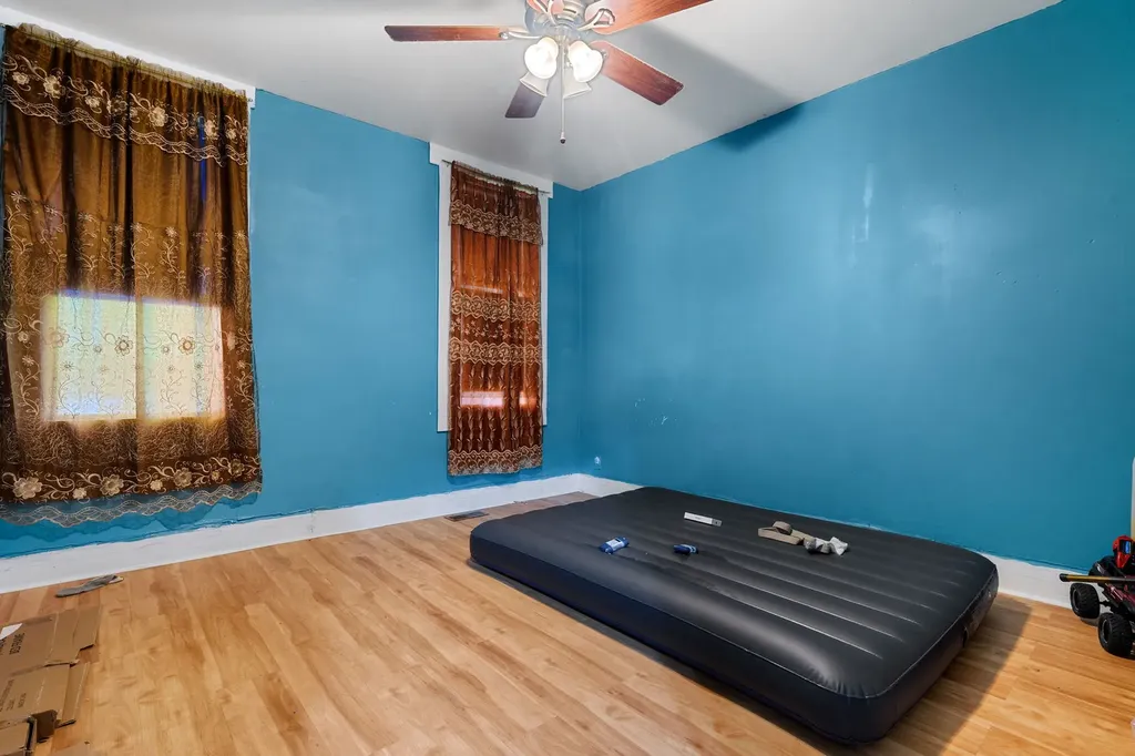 2922 East 78th Place Chicago IL 60649