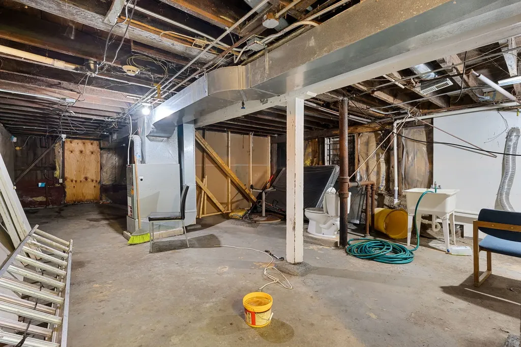 2922 East 78th Place Chicago IL 60649