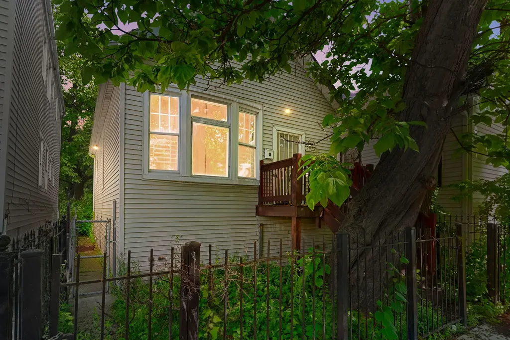 2922 East 78th Place Chicago IL 60649