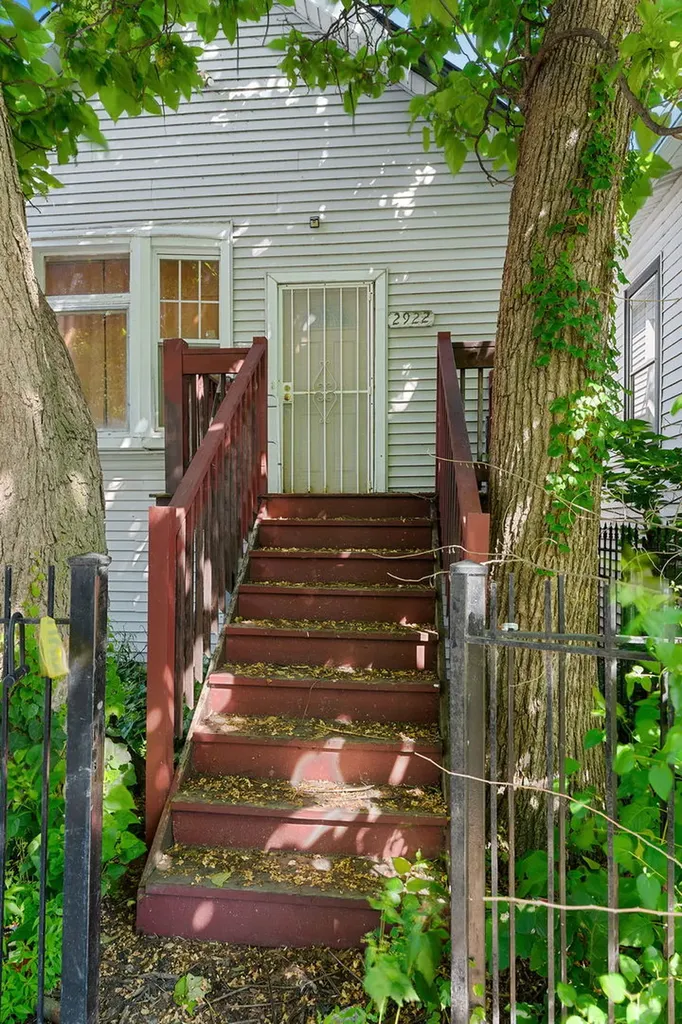 2922 East 78th Place Chicago IL 60649