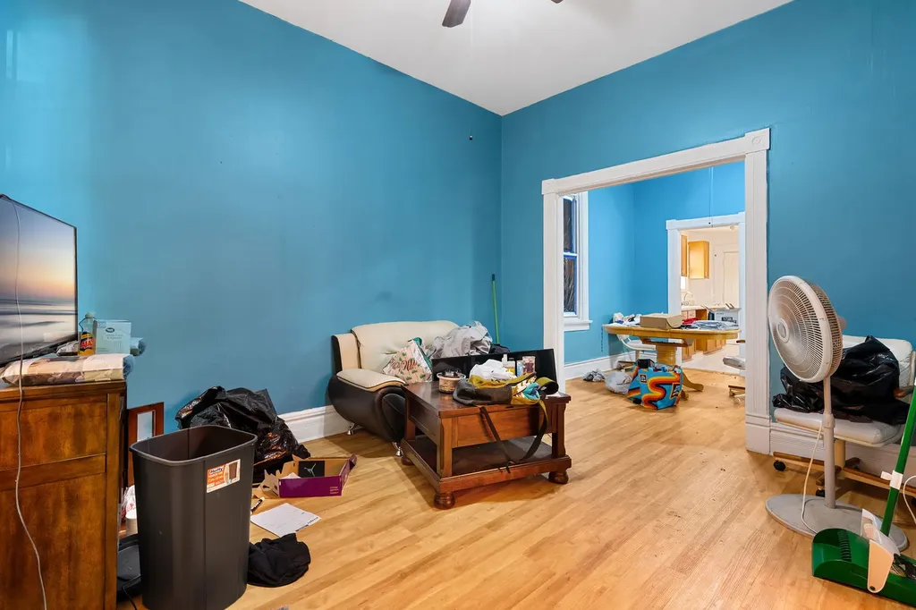 2922 East 78th Place Chicago IL 60649