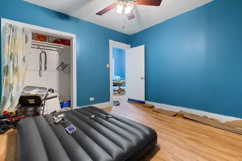 2922 East 78th Place Chicago IL 60649