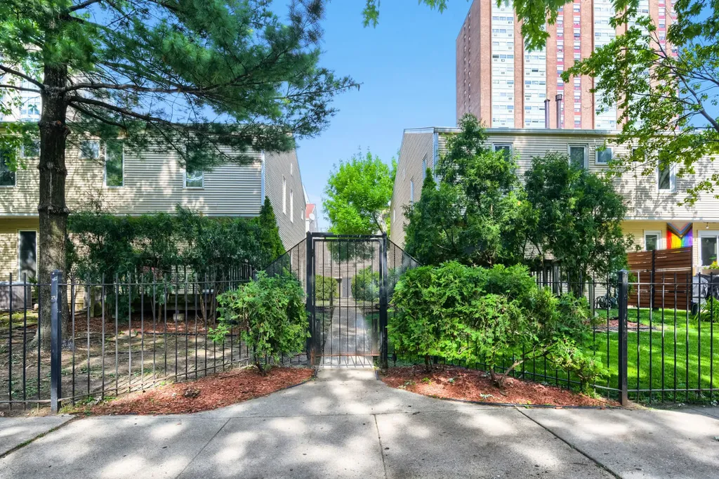 4647 North Kenmore Avenue Chicago IL 60640
