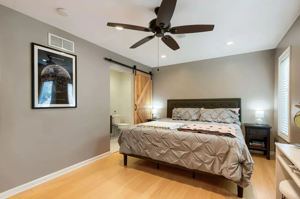 4647 North Kenmore Avenue Chicago IL 60640