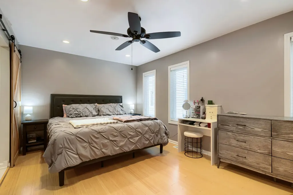 4647 North Kenmore Avenue Chicago IL 60640