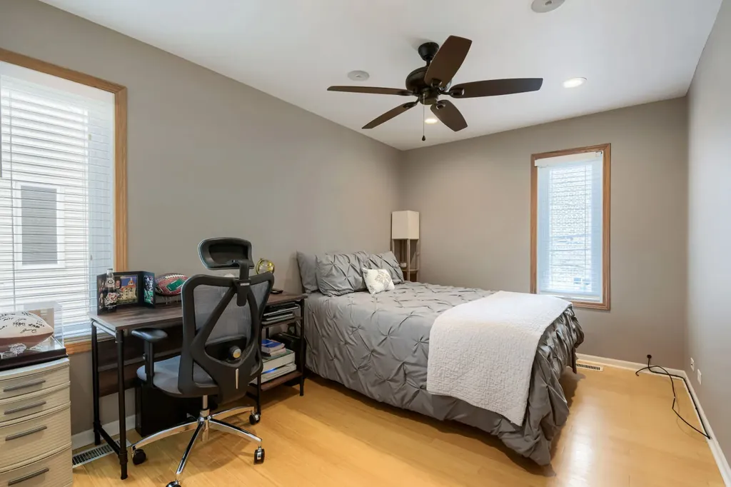 4647 North Kenmore Avenue Chicago IL 60640