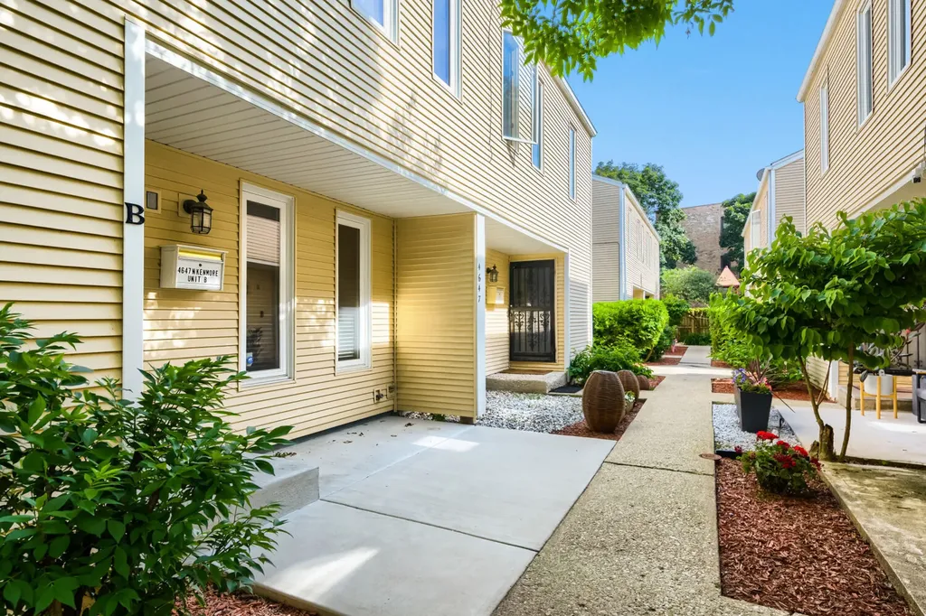 4647 North Kenmore Avenue Chicago IL 60640