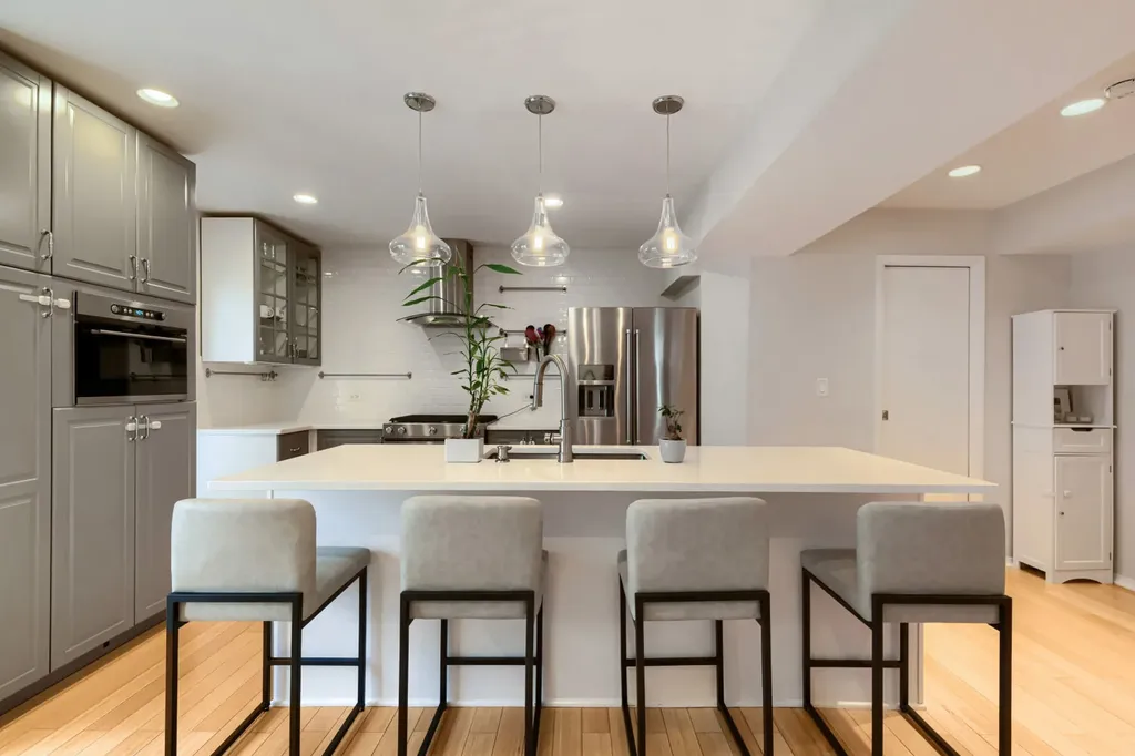 4647 North Kenmore Avenue Chicago IL 60640