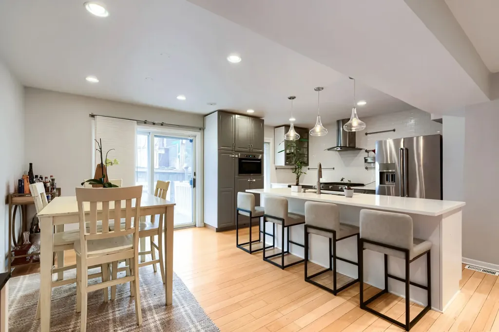 4647 North Kenmore Avenue Chicago IL 60640