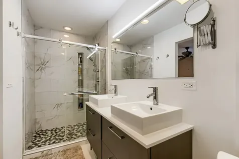 4647 North Kenmore Avenue Chicago IL 60640