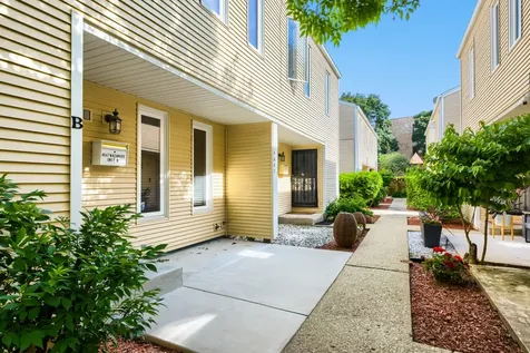 4647 North Kenmore Avenue Chicago IL 60640
