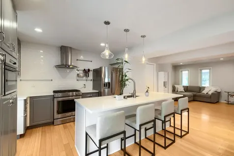 4647 North Kenmore Avenue Chicago IL 60640