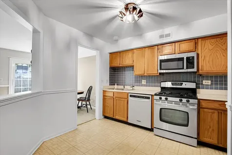 1735 Portsmith Lane Arlington Heights IL 60004