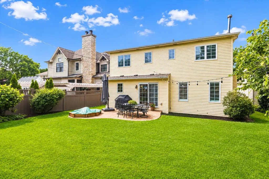 827 Birch Avenue Downers Grove IL 60515