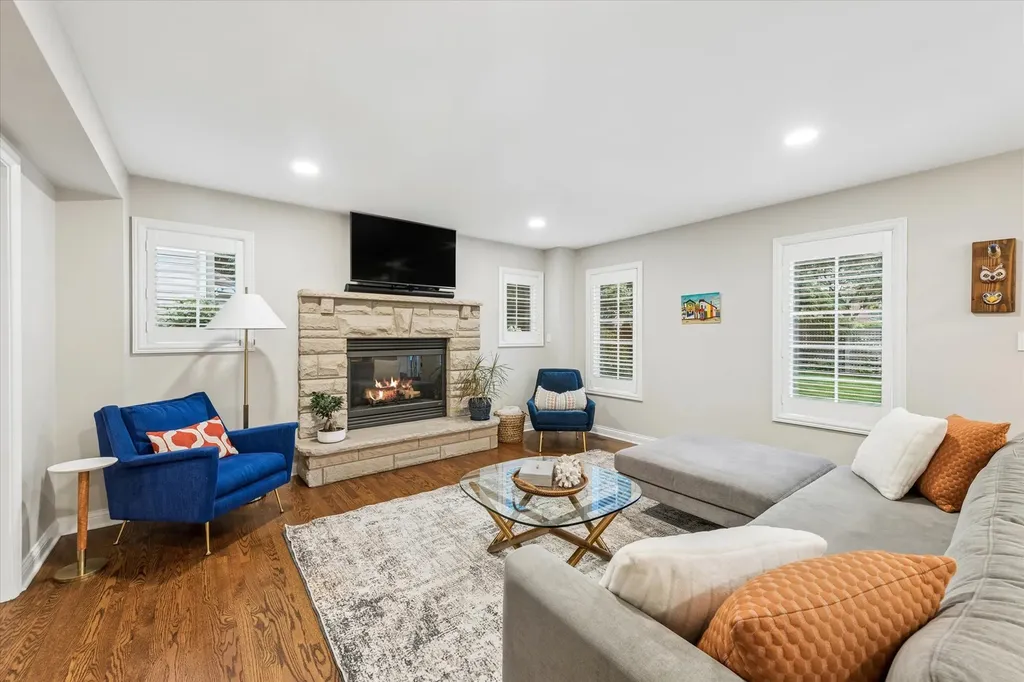 827 Birch Avenue Downers Grove IL 60515