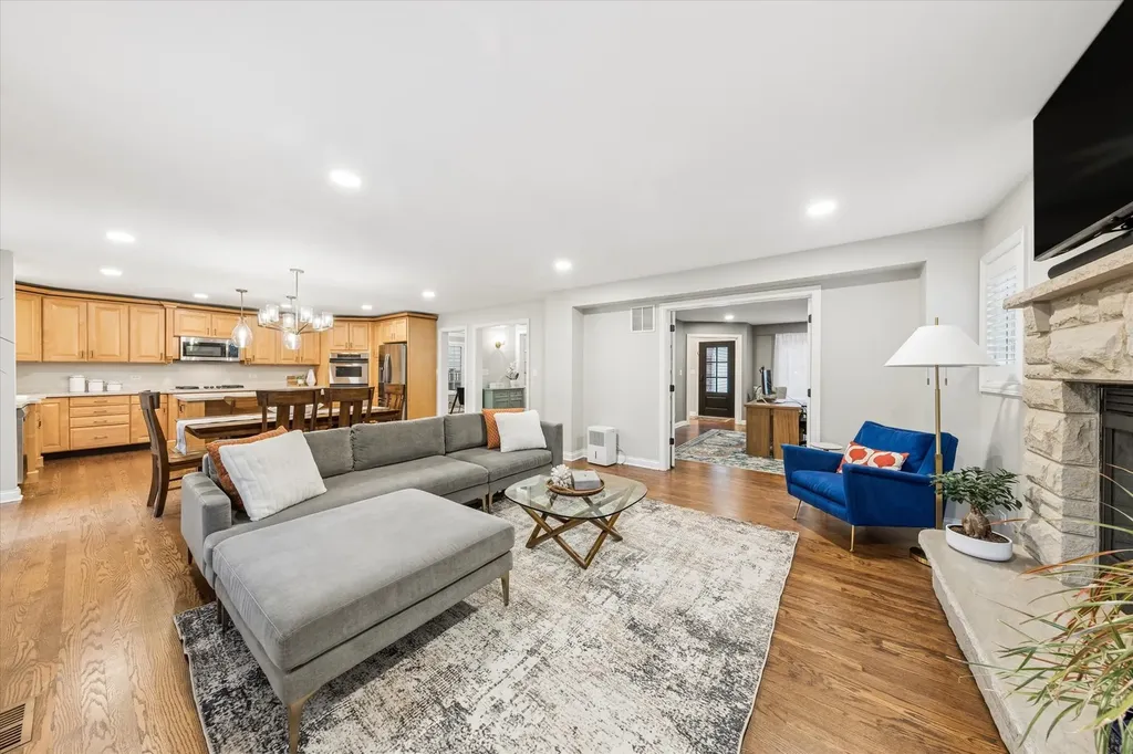 827 Birch Avenue Downers Grove IL 60515