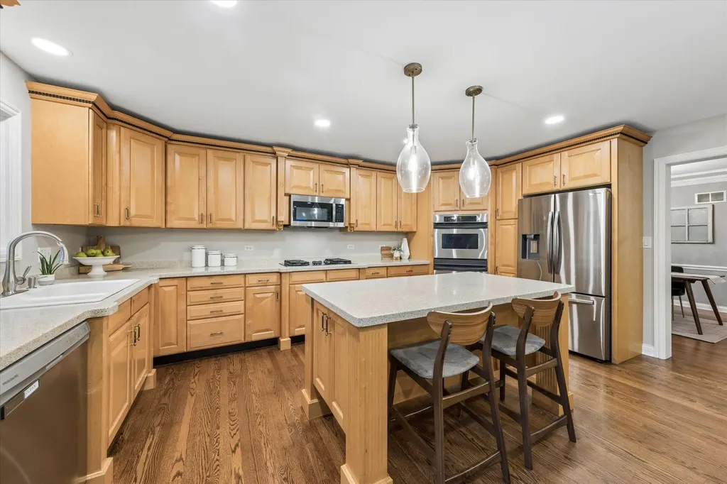 827 Birch Avenue Downers Grove IL 60515