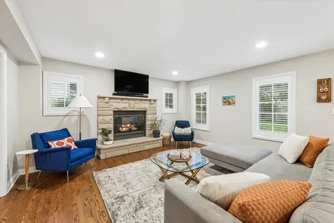 827 Birch Avenue Downers Grove IL 60515