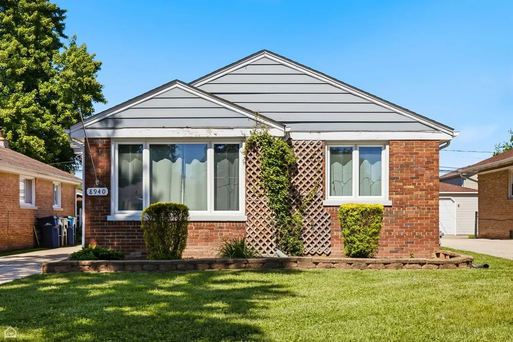 8940 South Utica Avenue Evergreen Park IL 60805
