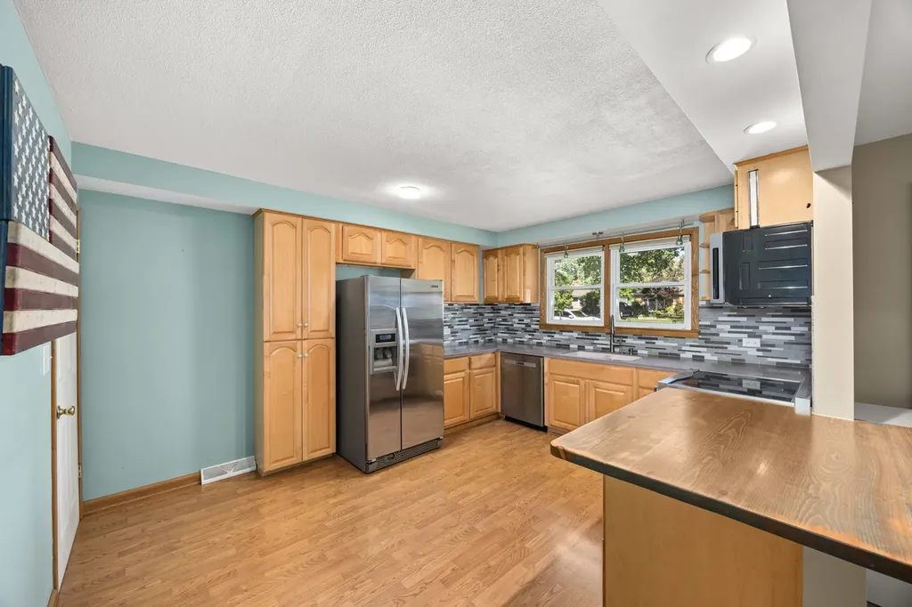 712 Spring Street Roselle IL 60172