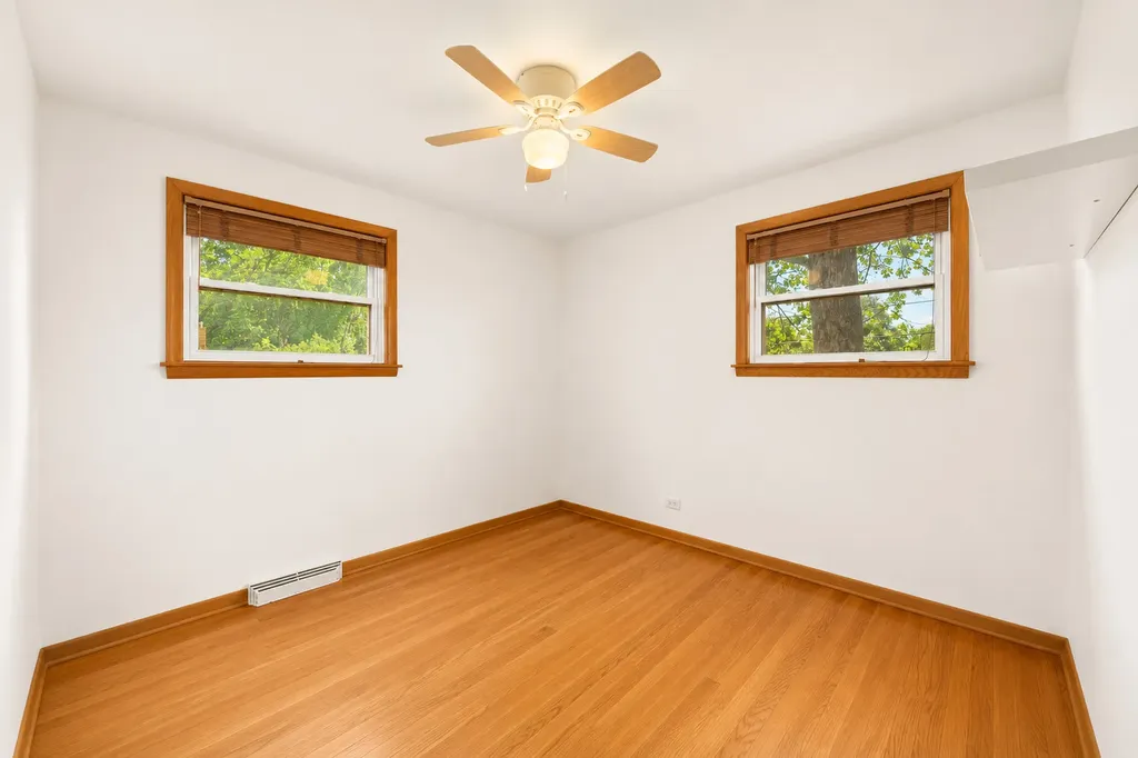 712 Spring Street Roselle IL 60172