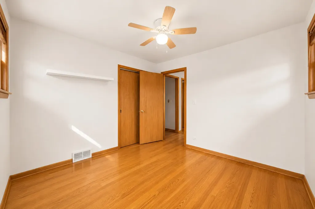 712 Spring Street Roselle IL 60172