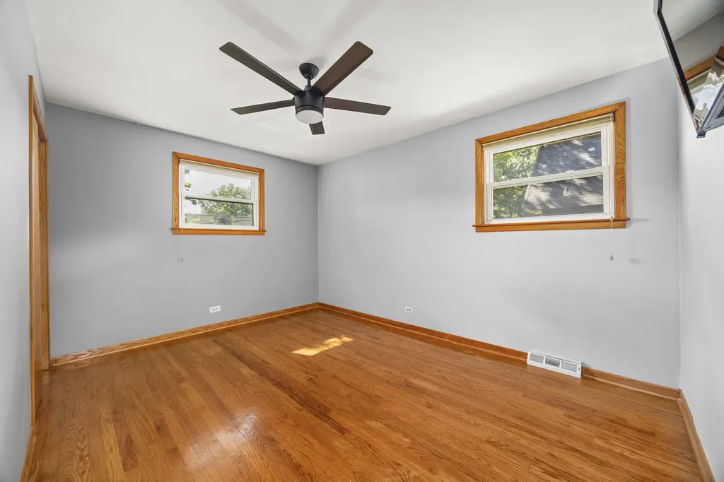 712 Spring Street Roselle IL 60172