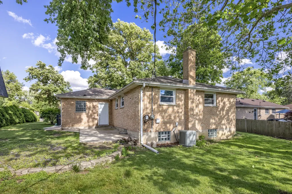 712 Spring Street Roselle IL 60172