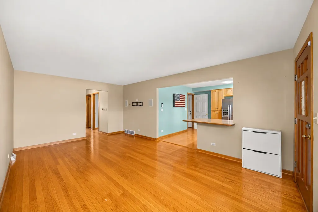 712 Spring Street Roselle IL 60172