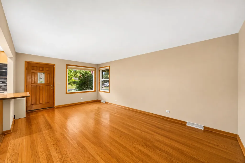 712 Spring Street Roselle IL 60172