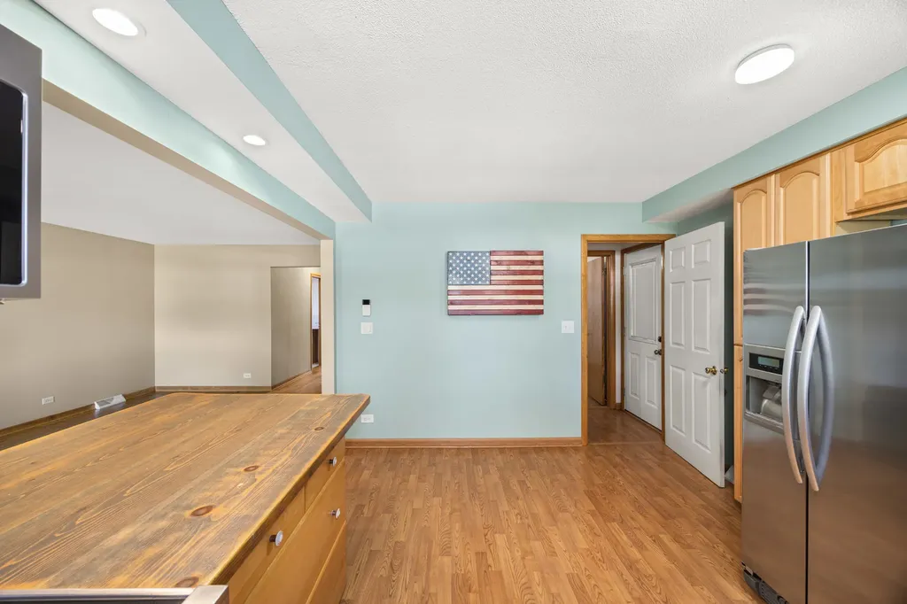 712 Spring Street Roselle IL 60172