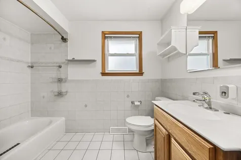 712 Spring Street Roselle IL 60172